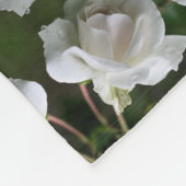Witte roze met Abstracte regendruppels Fleece Deken (Hoek)