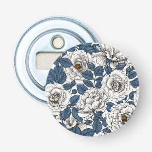 Witte rozen met blauwe bladeren op wit button flesopener