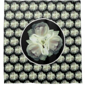 witte rozen met regendruppels douchegordijn (Voorkant)