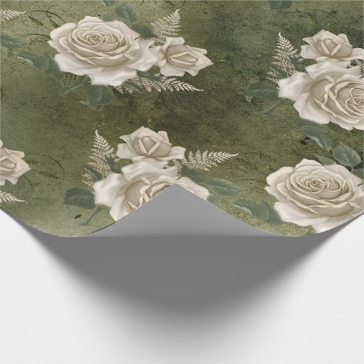 Witte rozen op groen cadeaupapier (Hoek)