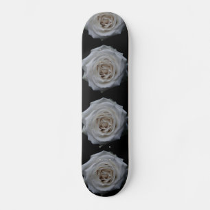Witte rozen skateboard