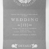  witte rozenroos met een grijze bruiloft drieluik uitnodiging (Binnenkant midden)