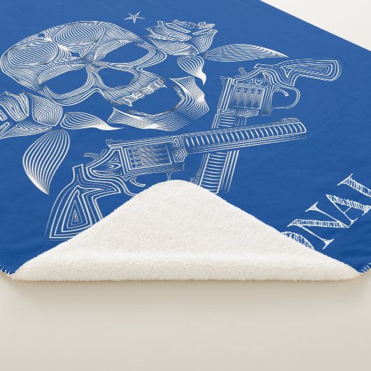 Witte schedel, bloemen en Pistolen op blauw Sherpa Deken (3/4)