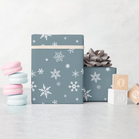 Witte Sneeuw op Dusty Blue Modern Christmas Gift Cadeaupapier (Baby Shower)