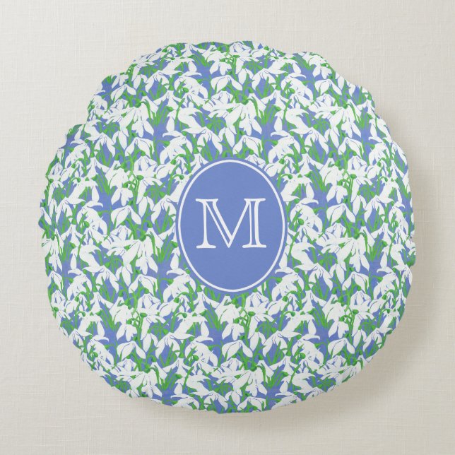 Witte sneeuwdruppels monogram op poeder blauw rond kussen (Voorkant)
