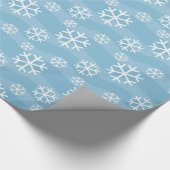 Witte sneeuwvlokken op blauw cadeaupapier (Hoek)