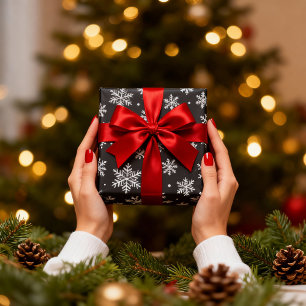 Witte sneeuwvlokken op zwarte achtergrond Kerstmis Cadeaupapier
