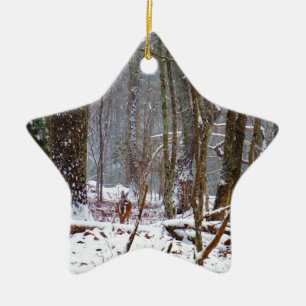 witte staartherten in de sneeuw keramisch ornament
