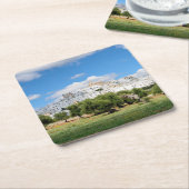 Witte stad Ostuni met olijfbomen, onderzetter van (Schuin)