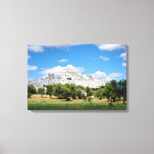 Witte stad Ostuni met olijfbomen, Puglia canvas Afdruk (Voorkant)