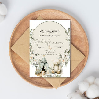 Witte teddybeer en bloemenaqiqah uitnodiging