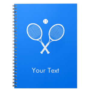 Witte tennisrackets op blauw gepersonaliseerd notitieboek