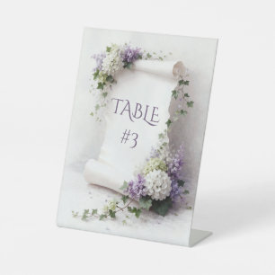 Witte trouwrol met seringen en hortensia's reclamebord met voetstuk