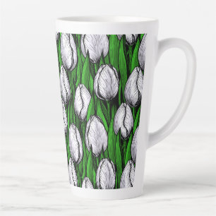 Witte tulpen met groene bladeren latte mok