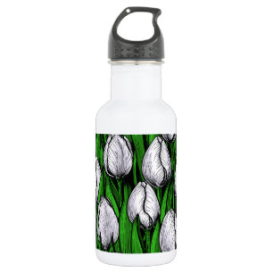 Witte tulpen met groene bladeren waterfles 