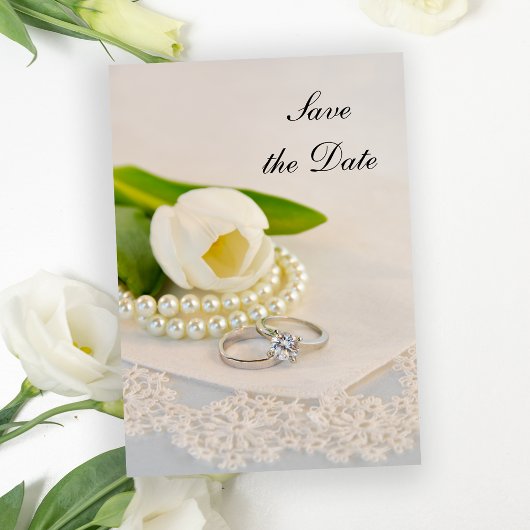Witte Tulppaaltjes en ringhuwelijk sparen de datum Save The Date