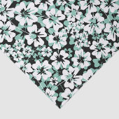 Witte, turkooisbloemen op zwart. tissuepapier (Detail)