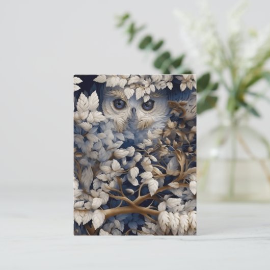 Witte uil die zich in het bos Briefkaart verbergt (Staand voorkant)