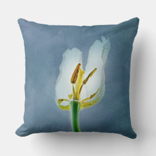Witte verwelkende tulp bloem kussen