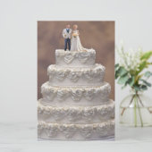 Witte vijf-tier bruidstaart met bruidspaar, briefpapier (Staand voorkant)
