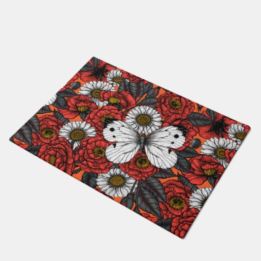 Witte vlinder en rozen deurmat (Schuin)