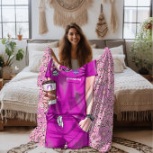 Witte Vrouw Verpleegkundige Doctor In Roze Scrubs Sherpa Deken