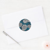 Witte waratabloemen ronde sticker (Envelop)