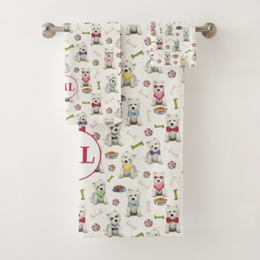 Witte Westies met Accessoires Whimsical Monogram Bad Handdoek (Insitu)