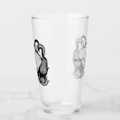 Witte Wolf met stamkunst van Raven Glas (Links)