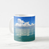 Witte wolk boven een mok koffie uit de onderzeese (Voorkant links)