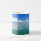 Witte wolk boven een mok koffie uit de onderzeese (Center)
