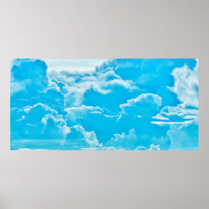 witte wolken en heldere blauwe achtergrond voor de poster