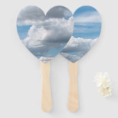 Witte wolken in de blauwe lucht handwaaier (Voorkant en achterkant)