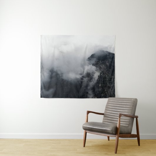 Witte wolken over de donkerrotsbergen wandkleed (In Situ (horizontaal))