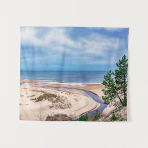 Witte zandstrand bij het Baltische zee in Letland Wandkleed