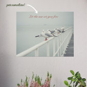 Witte zeemeeuw op een winterdag poster