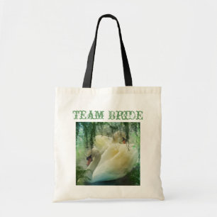 witte zwaluw bruiloft met een elegant zomermeer tote bag