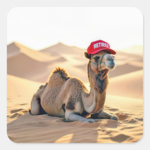 Woestijnkameel met een rode pensioenmuts vierkante sticker