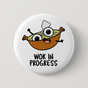 Wok in Progress Funny Cooking Pun Ronde Button 5,7 Cm