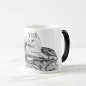 Wolf en Raven - Zwart en wit design Magische Mok (Voorkant rechts)