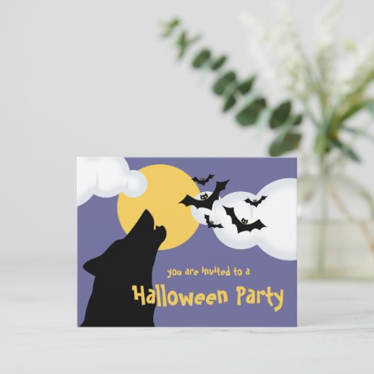 Wolf Howling À Moon Halloween Party Invitation (Debout devant)