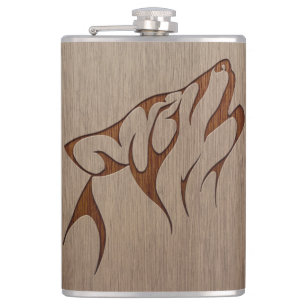 Wolf howling gegraveerd op houten design heupfles