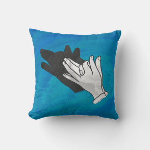 Wolf op blauw kussen