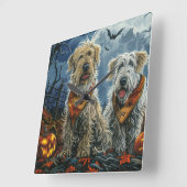 Wolfshond Halloween Spooky Vierkante Klok (Hoek)