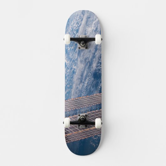 Wolk-bedekte Tasman en koraal Zeeen. Skateboard (Voorkant)