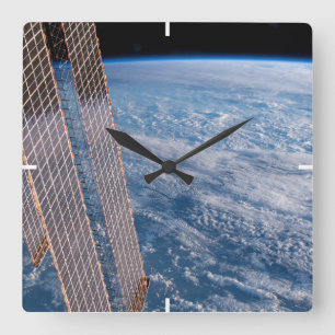 Wolk-bedekte Tasman en koraal Zeeen. Vierkante Klok