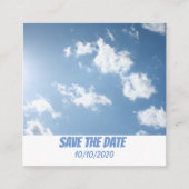 Wolk en heldere blauwe lucht SAVE THE DATE Informatiekaartje (Voorkant)