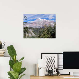 Wolken boven Mount Rainier Schitterend Landschap Poster