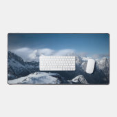 Wolken die boven de sneeuwbergen rollen bureaumat (Keyboard & Muis)