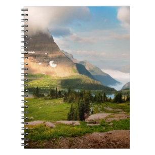 wolken die door de bergen kruipen notitieboek